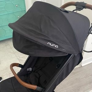 NEW Nuna TRVL Stroller. Bought it 4 months ago